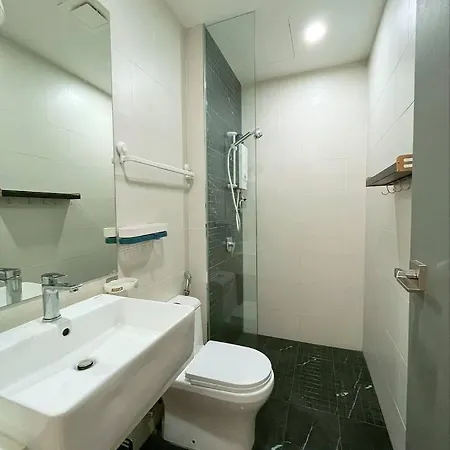 Beacon Executive Suite By Fantabulous Guest House George Town Exterior photo